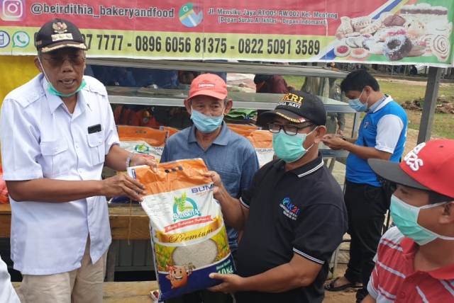 Serahkan Bantuan